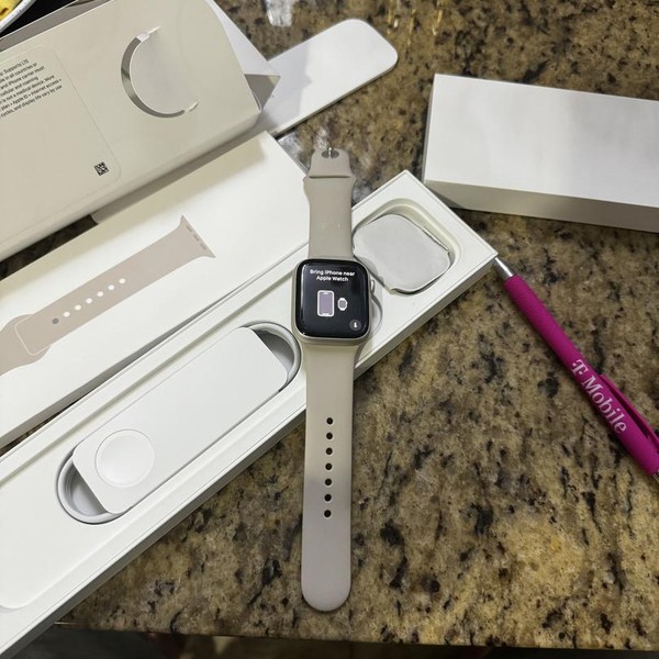 Apple Watch Series 8 45mm - Unlocked, Starlight, A2774 - Cellular, Aluminum
