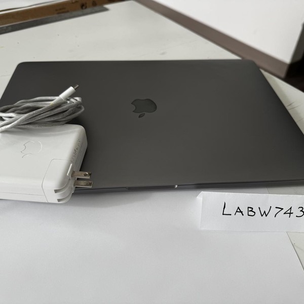 MacBook Pro 2019 - 16 inch - 1 TB, Gray, 32 GB, Intel Core i9