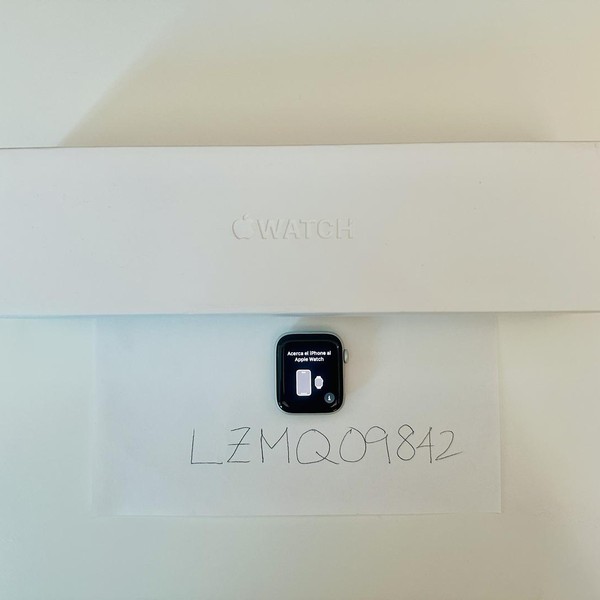 Apple Watch Series 4 44mm - Silver, A1978 - GPS, Aluminum