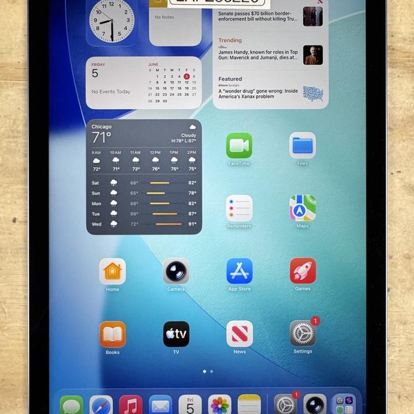 Apple iPad Air (5th Gen) - Unlocked, 256 GB, Blue, A2589