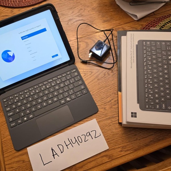 Microsoft Surface Pro 12-inch - Wi-Fi, 256 GB, Platinum, 16 GB, Snapdragon X Plus