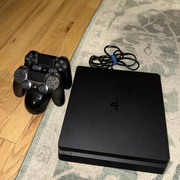 PlayStation 4 Slim - 500 GB, Black