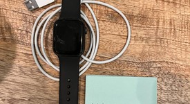 Good
													Apple Watch SE 1st Gen 40mm - Gray, A2351 - GPS, Aluminum, photo 1 of 2