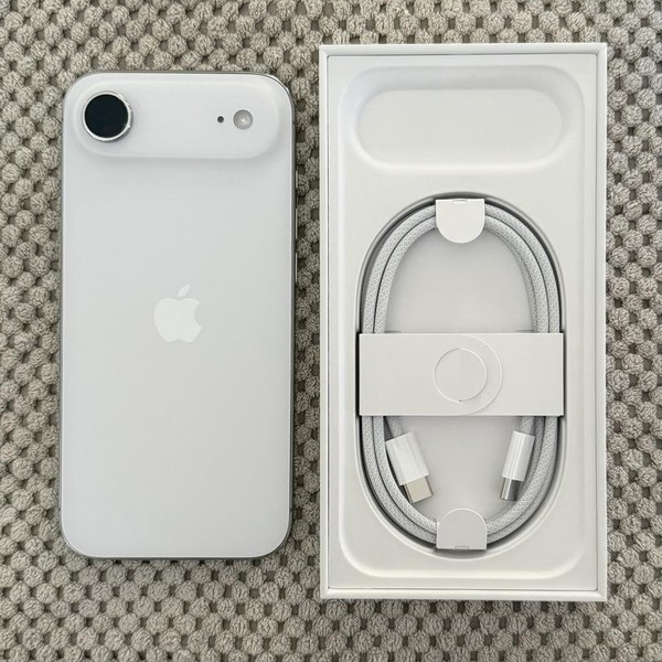 Apple iPhone Air - Unlocked, 256 GB, Cloud White, A3260