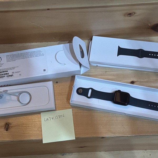 Apple Watch Series 8 41mm - Unlocked, Midnight, A2772 - Cellular, Aluminum