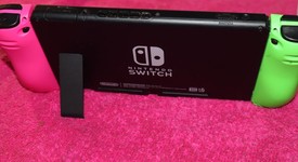 Good
													Nintendo Switch - Pink & Green, 32 GB, photo 5 of 8