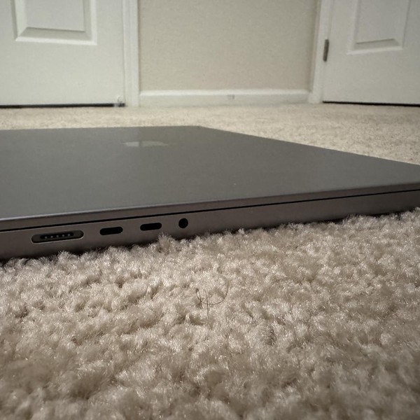 MacBook Pro 2021 - 16 inch - 512 GB, Silver, 16 GB, Apple M1 Pro 10-core