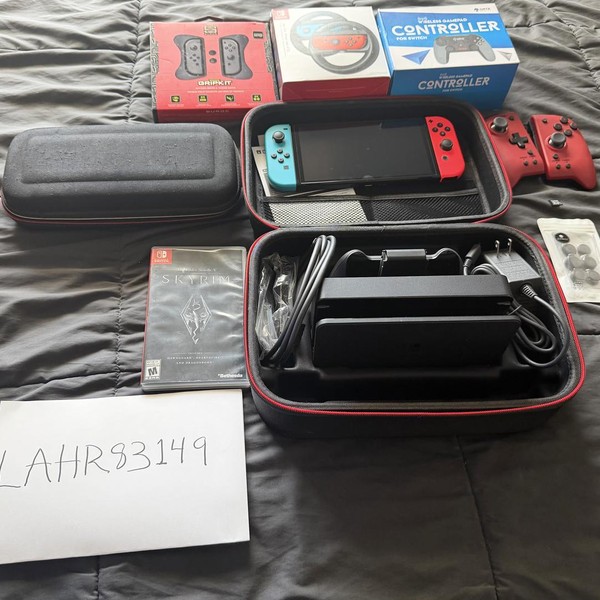 Nintendo Switch - OLED - 64 GB, Red & Blue