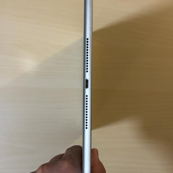 Apple iPad (5th Gen) - Wi-Fi, 32 GB, Silver, A1822