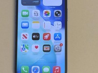 Apple iPhone 16