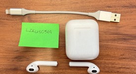 Used
													Apple AirPods 2nd Gen - Lightning Case, photo 4 of 5