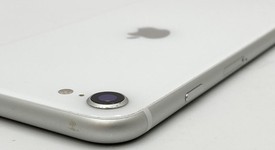 Fair
													Apple iPhone SE 2nd Gen 2020 - Unlocked, White, 64 GB, A2275, photo 4 of 7