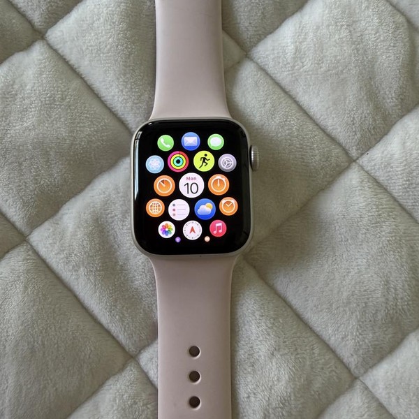 Apple Watch SE (2nd Gen) 40mm - Starlight, A2722 - GPS, Aluminum