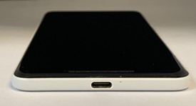 Good
													Google Pixel 2 XL - Unlocked, Black & White, 64 GB, Google Edition, photo 4 of 7