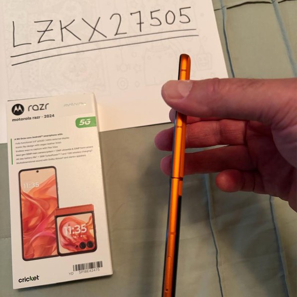 Motorola Razr (2024) - Unlocked, 256 GB, Orange, 8 GB