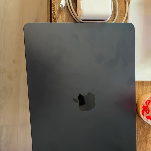 MacBook Air 2022 (M2) - 13 inch - 512 GB, Midnight, 8 GB, Apple M2