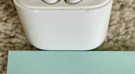 Used
													Apple AirPods 2nd Gen - Lightning Case, photo 3 of 4