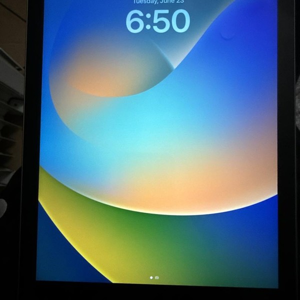 Apple iPad (5th Gen) - Unlocked, 128 GB, Silver, A1823