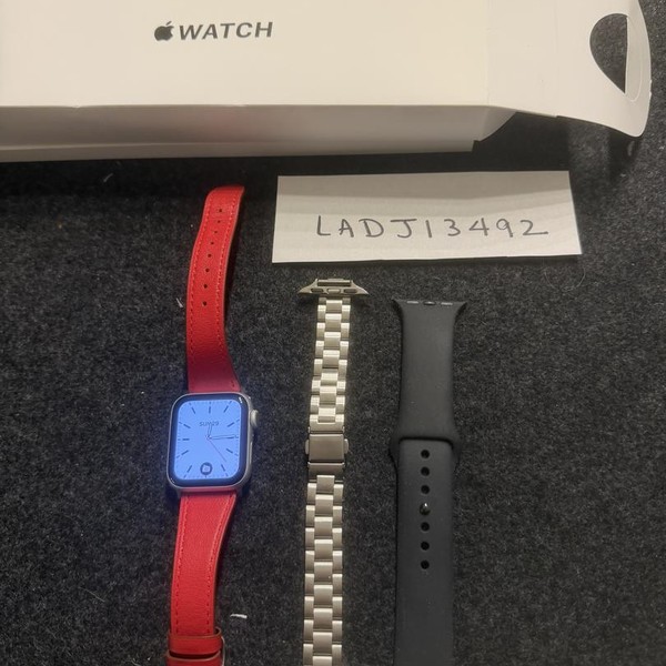 Apple Watch SE 2nd Gen 40mm - Silver, A2722 - GPS, Aluminum