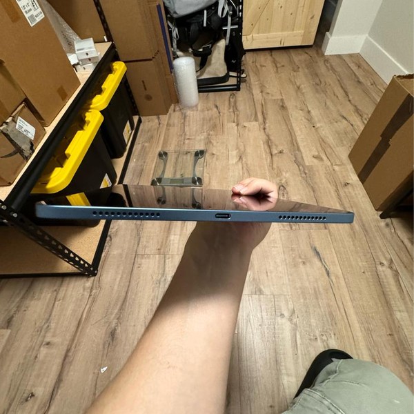 Apple iPad Air 5th Gen - Wi-Fi, 64 GB, Blue, A2588