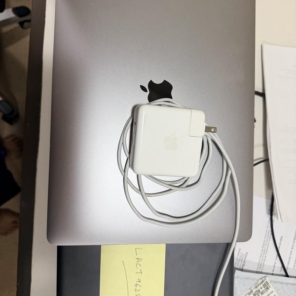 MacBook Pro 2019 - 15 inch - 256 GB, Silver, 16 GB, Intel Core i7