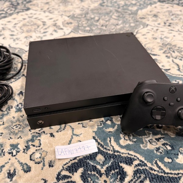 Xbox One X (2017) - Black, Standard