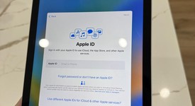 Good
													Apple iPad 6th Gen - Wi-Fi, Silver, 32 GB, A1893, photo 1 of 5