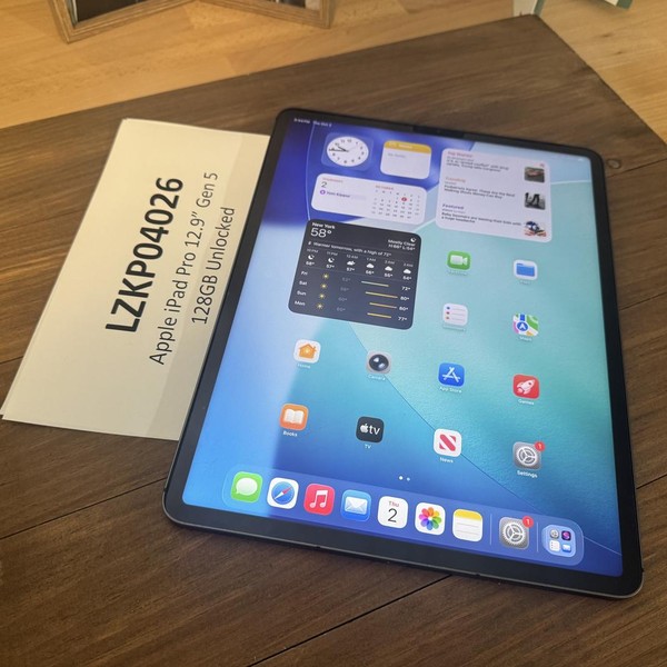 Apple iPad Pro 12.9 inch 5th Gen 2021 - Unlocked, 128 GB, Gray