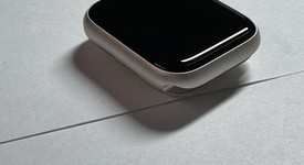 Mint
													Apple Watch SE 3rd Gen 40mm - Unlocked, Starlight, A3326 - Cellular, photo 4 of 6