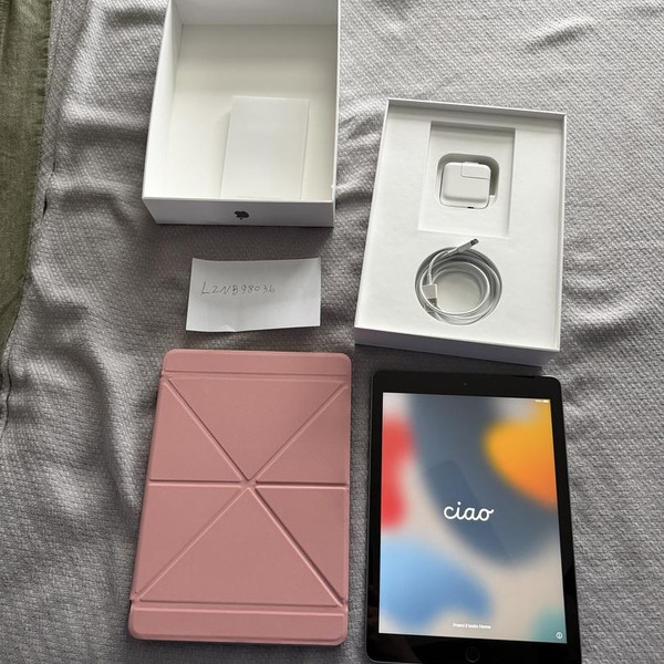 Apple iPad 6th Gen - Wi-Fi, 32 GB, Gray, A1893