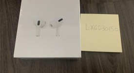New
													Apple AirPods Pro 1st Gen - MagSafe Case, photo 1 of 3