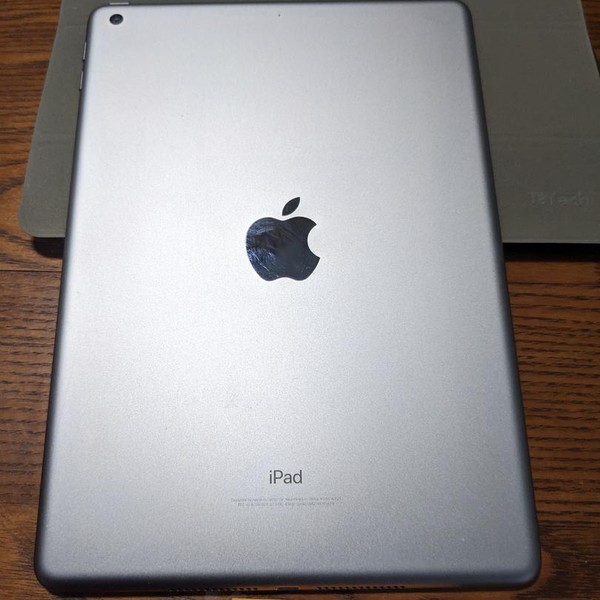 Apple iPad 5th Gen - Wi-Fi, 32 GB, Gray, A1822