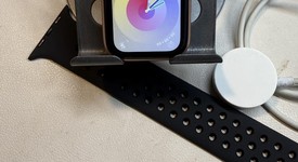 Good
													Apple Watch SE 1st Gen 40mm - Unlocked, Gold, A2353 - Cellular, Aluminum, photo 5 of 7