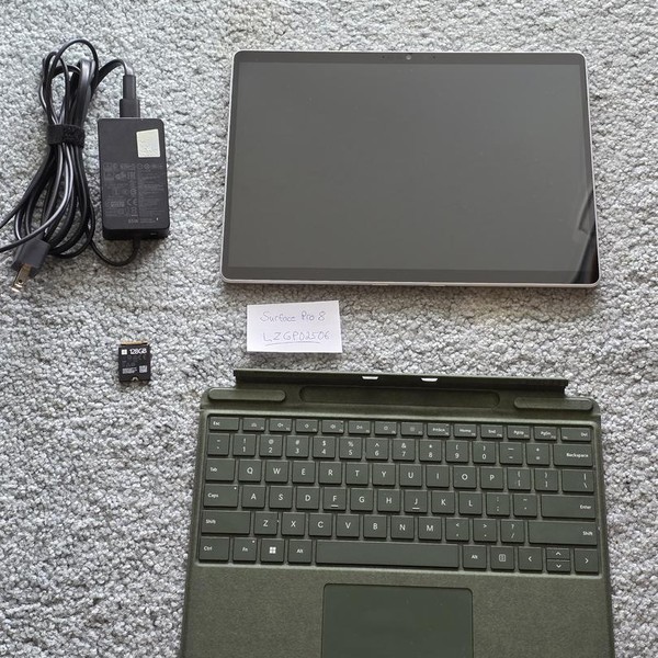 Microsoft Surface Pro 8 - 512 GB, Platinum, 8 GB, Intel Core i5