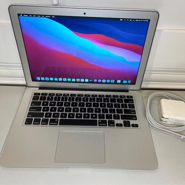 MacBook Air 2017 - 13 inch - 128 GB, Silver, 8 GB, Intel Core i5