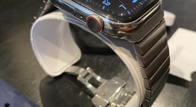 Good
													Apple Watch Series 4 44mm - Unlocked, Silver, A1976 - Cellular, Stainless, photo 4 of 4