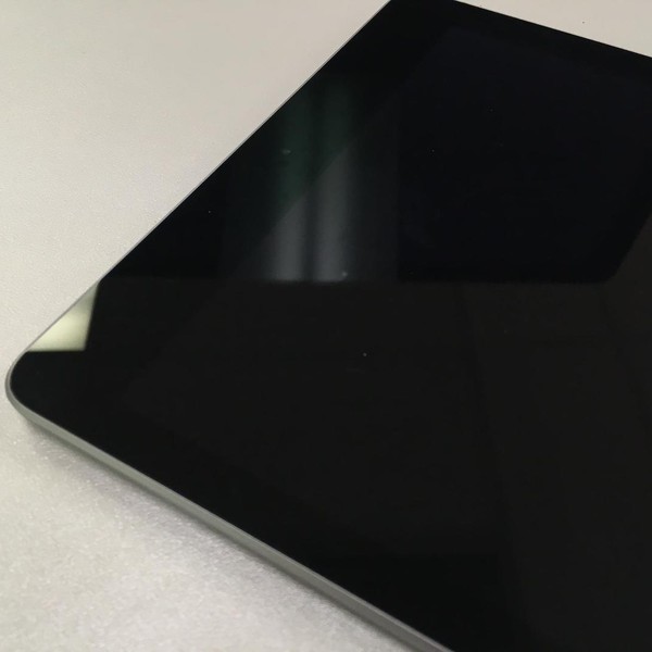 Apple iPad 6th Gen - Wi-Fi, 32 GB, Gray, A1893