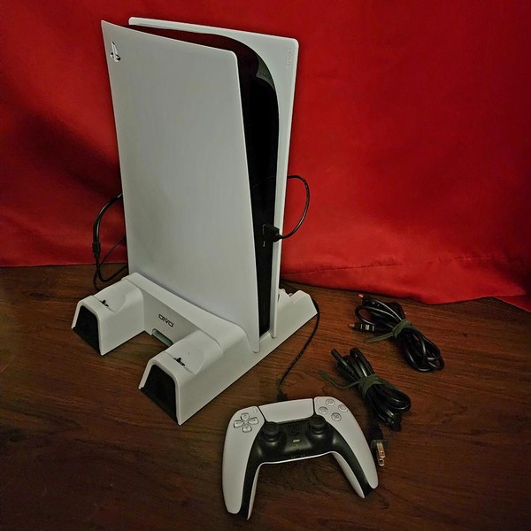 PlayStation 5 Standard Edition (2020) - White, 825 GB, Standard Edition