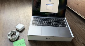 Good
													MacBook Air 2020 - 13" - Apple M1, Gray, 256 GB, 8 GB, photo 1 of 7