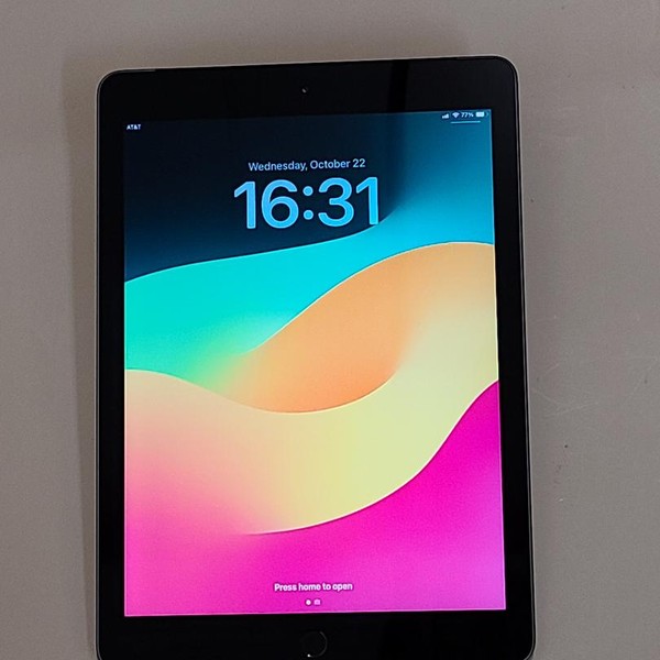 Apple iPad 6th Gen - Unlocked, 32 GB, Gray, A1954