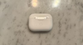 Used
													Apple AirPods Pro 2 - Lightning, photo 3 of 12