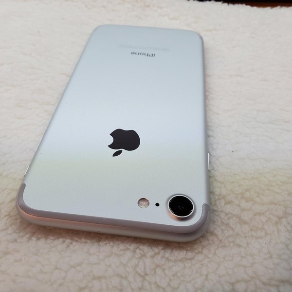 Apple iPhone 7 - AT&T, Silver, 128 GB, A1778