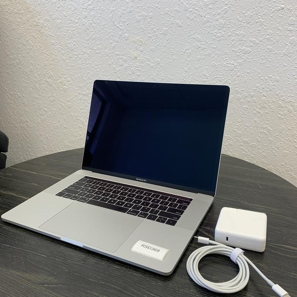 MacBook Pro 2019 - 15 inch - I9, Silver, 512 GB, 16 GB