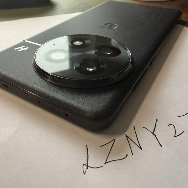 OnePlus 13 - Unlocked, 256 GB, Black Eclipse, 12 GB