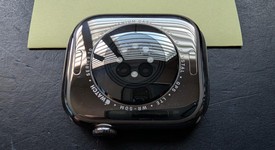 Good
													Apple Watch Series 10 46mm - Unlocked, Natural, A3003 - Cellular, Titanium, photo 2 of 17