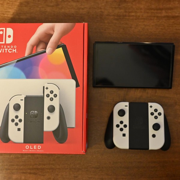 Nintendo Switch - OLED - 64 GB, White