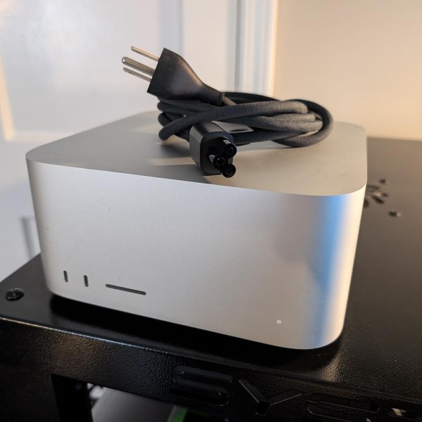 Mac Studio 2022 - 1 TB, 32 GB, Apple M1 Max, 24 Core GPU