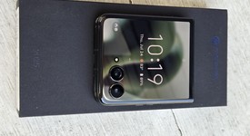 Mint
													Motorola Razr Ultra (2025) - Unlocked, PANTONE Scarab, 512 GB, 16 GB, photo 2 of 7
