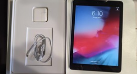 Mint
													Apple iPad Air - Wi-Fi, Silver, 16 GB, photo 4 of 9