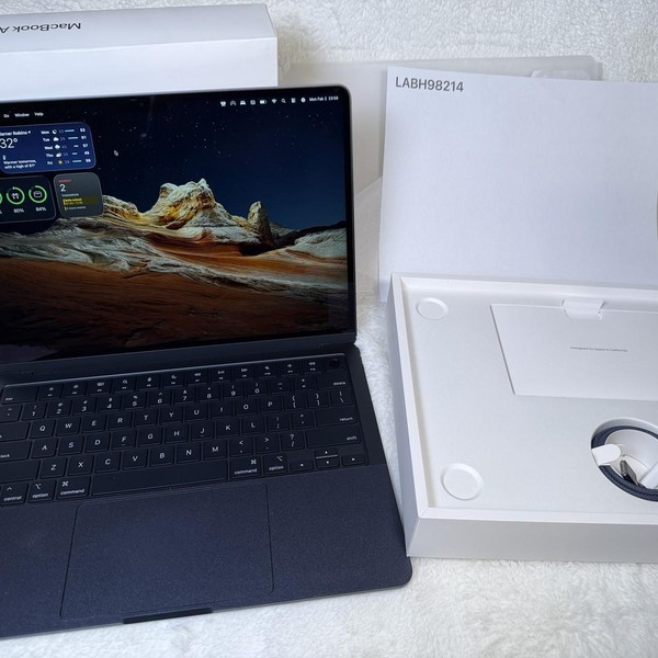 MacBook Air 2025 (M4) - 13 inch - 512 GB, Midnight, 16 GB, Apple M4